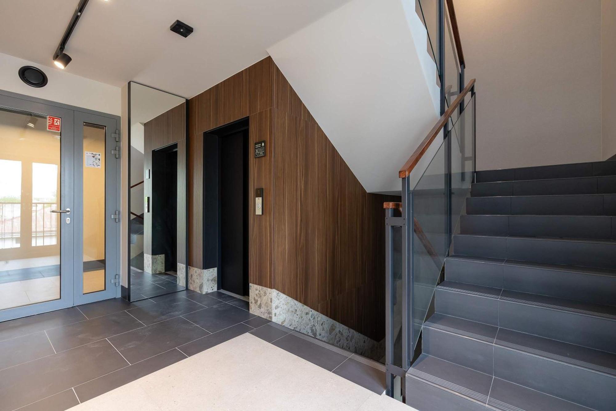 Modern & Luxurious With Balcony & Parking Cracow By Renters Prestige Krakau